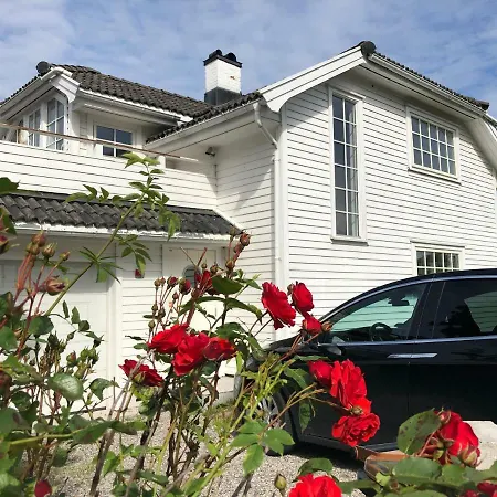 Vardeveien I Stavern Villa *